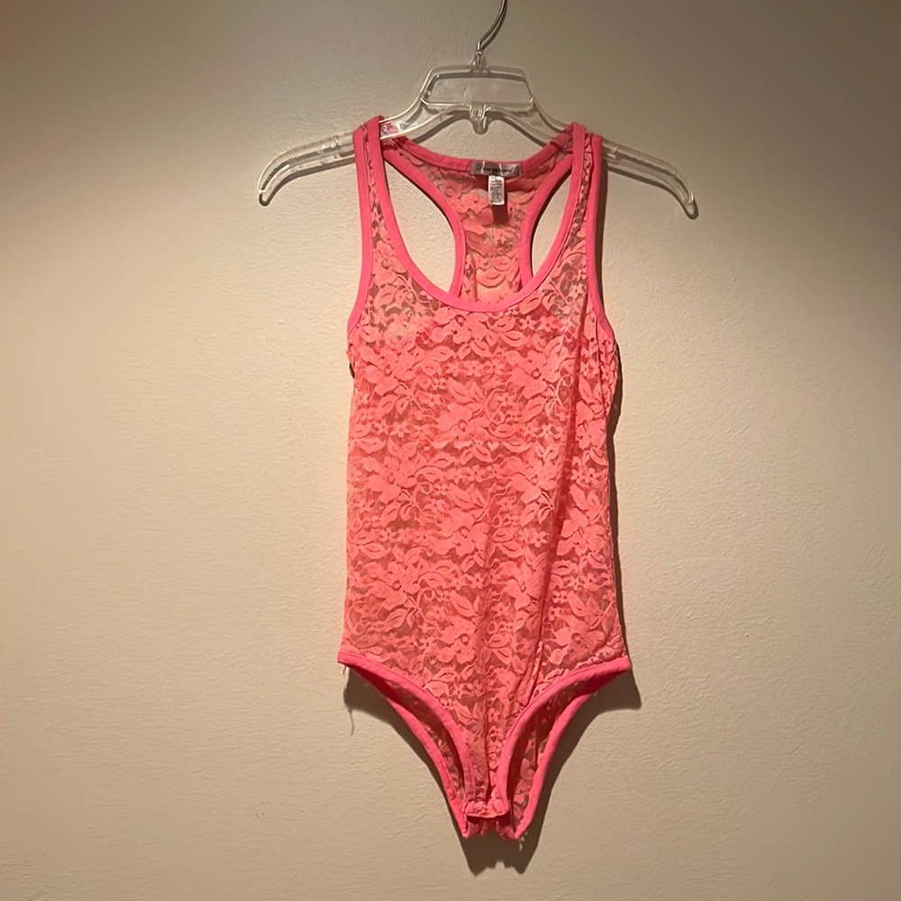 *Never Worn* Women’s pink lace racer back bodysuit
